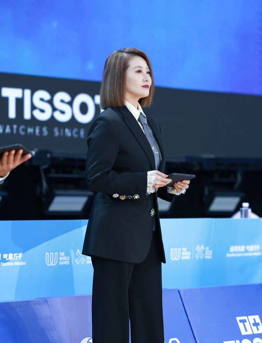 火爆全网！世运会超绝九头身裁判走红，本人回应