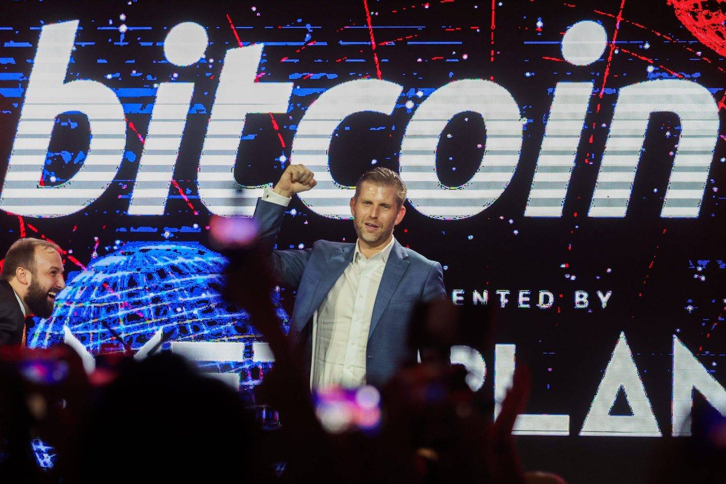 特朗普家族下矿：American Bitcoin上市引发比特币矿企重估