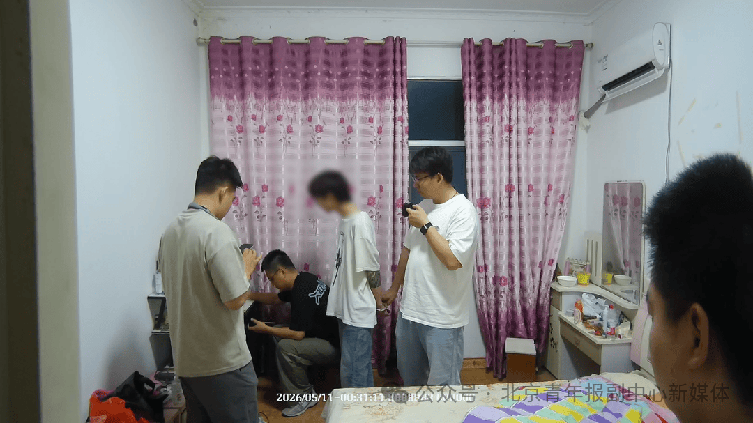 用“游戏皮肤”礼包诱导小学生扫码下载带毒App，全国家长累计被骗200万元