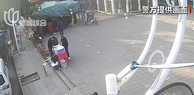 女子白天扫码下载APP领卷纸，半夜账户里2万多元存款消失，无任何短信提醒：领完纸卸载APP也不行，木马病毒已植入手机
